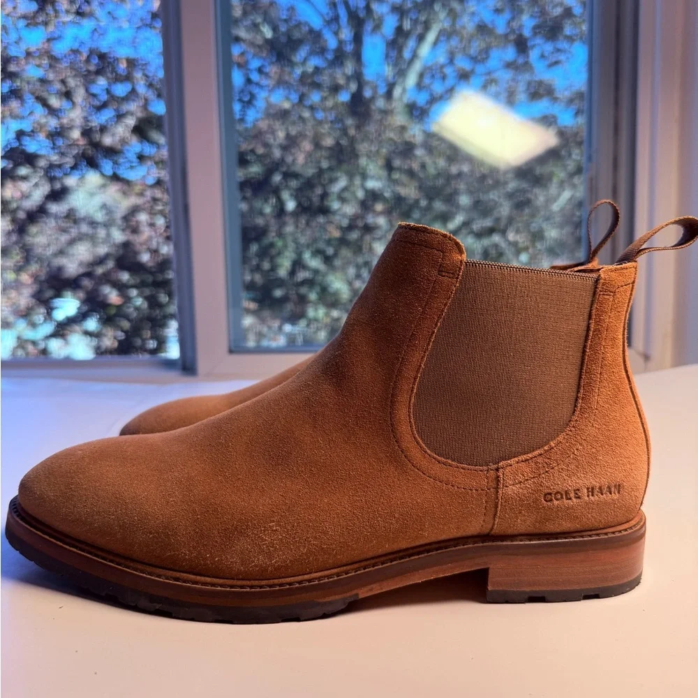 COLE HAAN MENS TAN SUEDE BERKSHIRE LUG CHELSEA BOOTS SIZE 8 MEDIUM - Picture 2 of 16